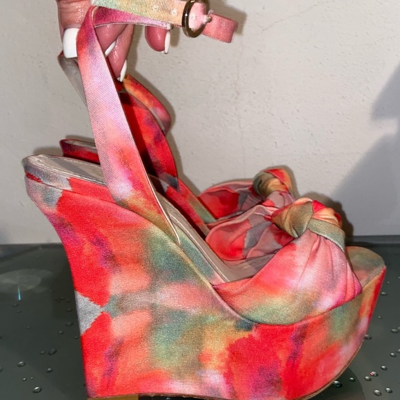 Alice + Olivia Ilisa Watercolor-Print Wedge Sandal Size 38 - Picture 3 of 13